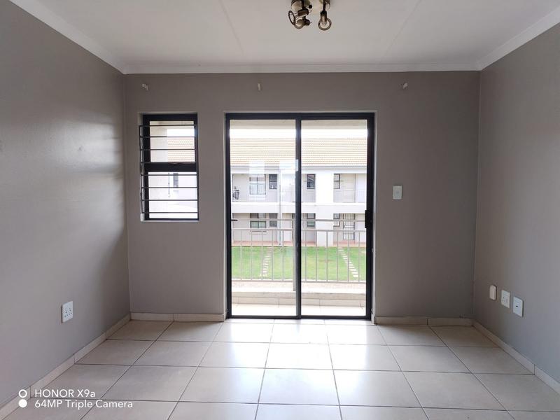 To Let 2 Bedroom Property for Rent in Lakefield Gauteng