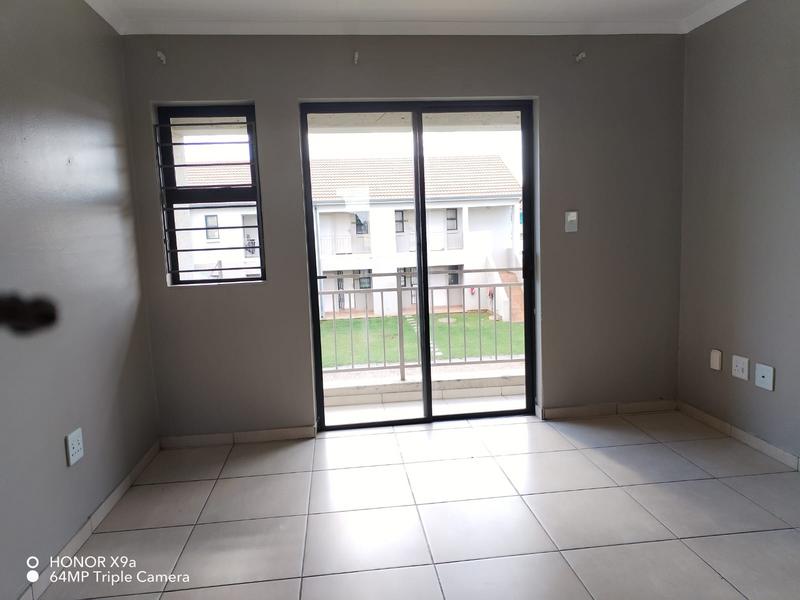 To Let 2 Bedroom Property for Rent in Lakefield Gauteng