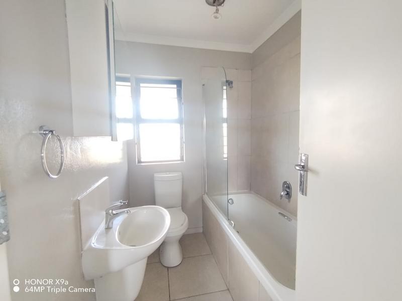 To Let 2 Bedroom Property for Rent in Lakefield Gauteng