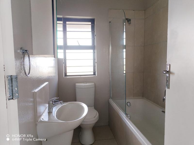To Let 2 Bedroom Property for Rent in Lakefield Gauteng