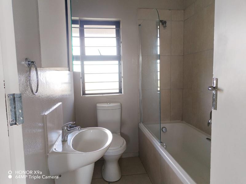 To Let 2 Bedroom Property for Rent in Lakefield Gauteng