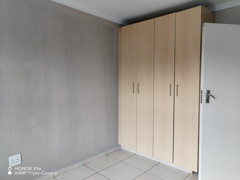 To Let 2 Bedroom Property for Rent in Lakefield Gauteng