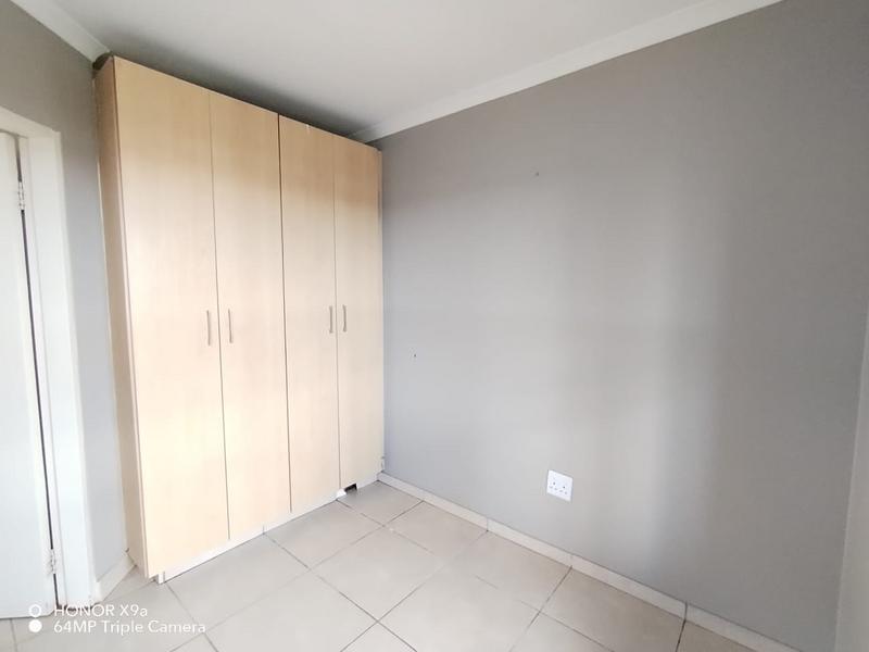 To Let 2 Bedroom Property for Rent in Lakefield Gauteng