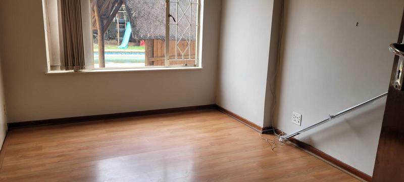 6 Bedroom Property for Sale in Brackenhurst Gauteng