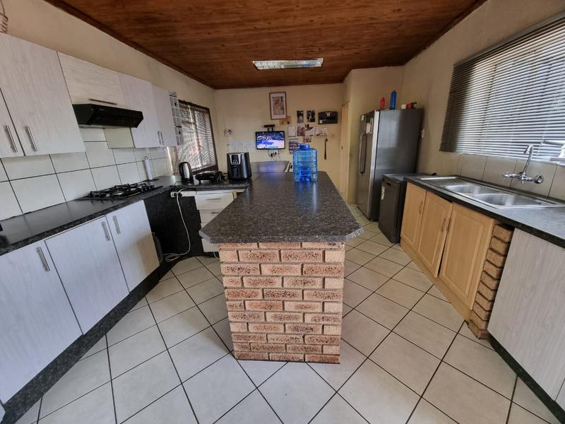 3 Bedroom Property for Sale in General Albertspark Gauteng