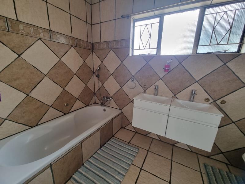 3 Bedroom Property for Sale in General Albertspark Gauteng