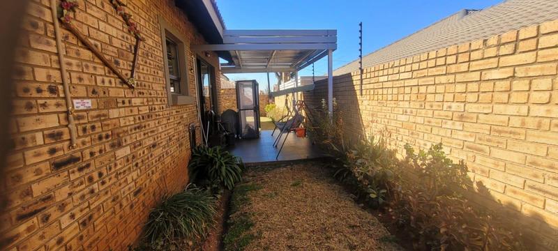 3 Bedroom Property for Sale in New Redruth Gauteng
