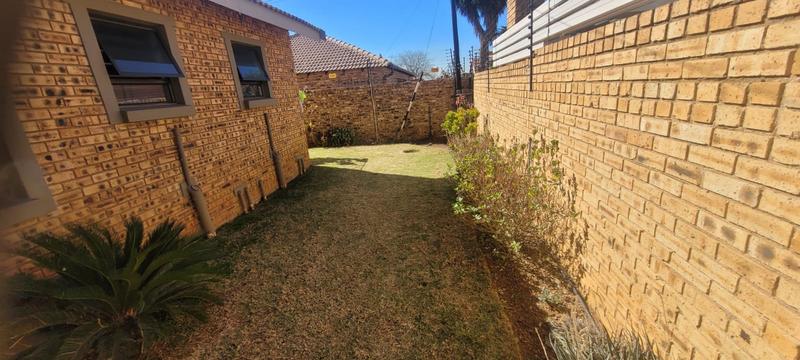 3 Bedroom Property for Sale in New Redruth Gauteng