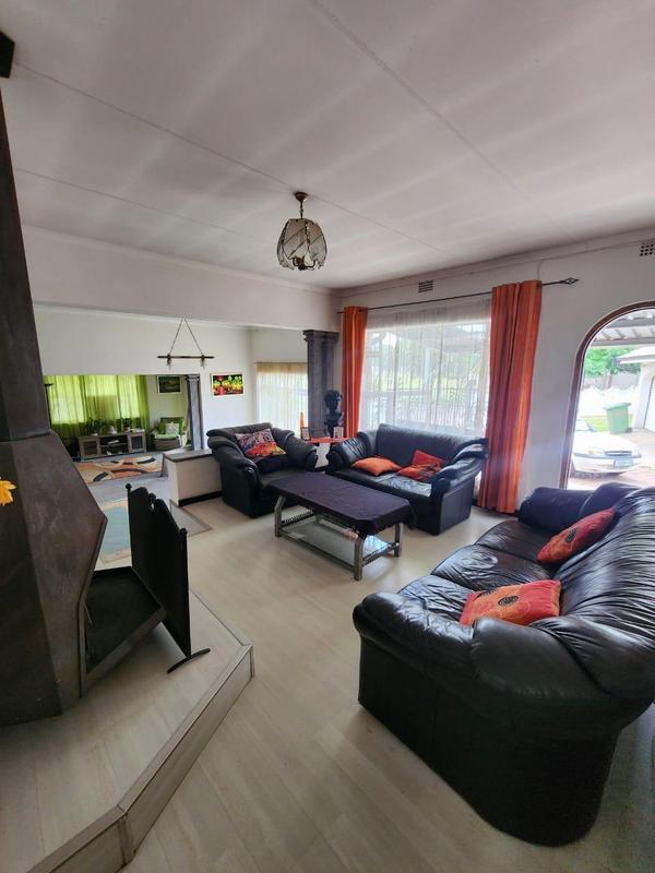 4 Bedroom Property for Sale in Verwoerdpark Gauteng