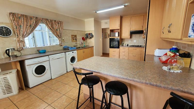 5 Bedroom Property for Sale in Brackendowns Gauteng