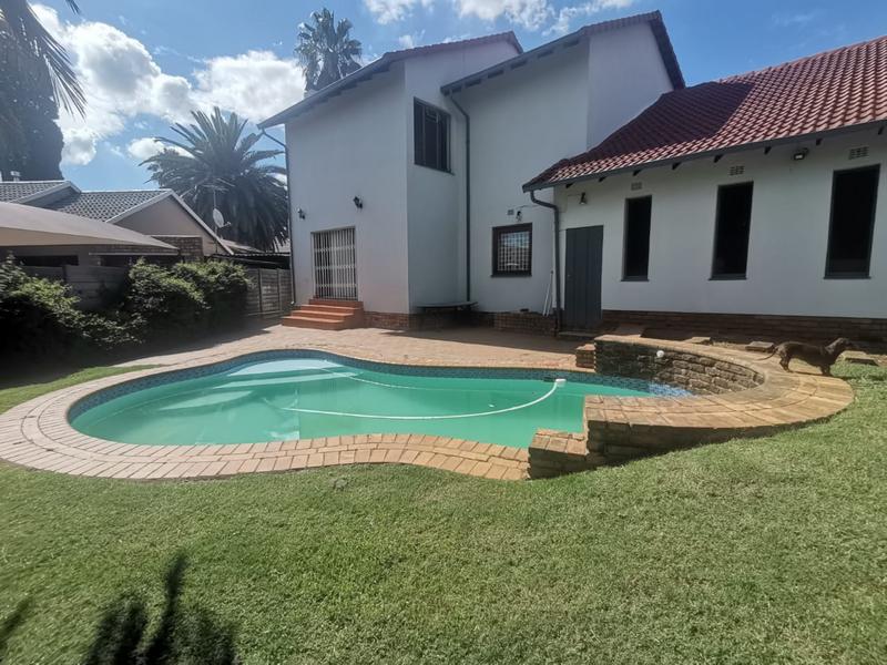 5 Bedroom Property for Sale in Brackendowns Gauteng