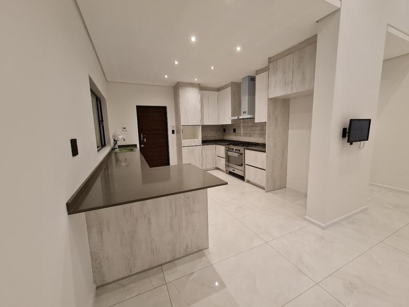 To Let 2 Bedroom Property for Rent in Emmarentia Gauteng