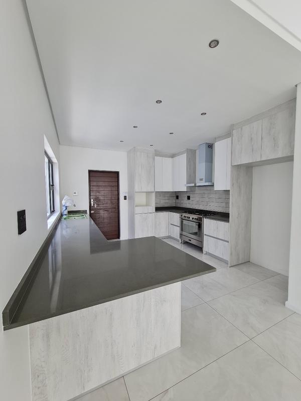 To Let 2 Bedroom Property for Rent in Emmarentia Gauteng