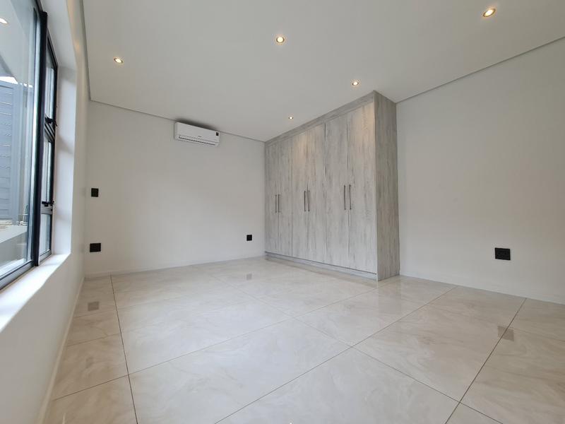 To Let 2 Bedroom Property for Rent in Emmarentia Gauteng