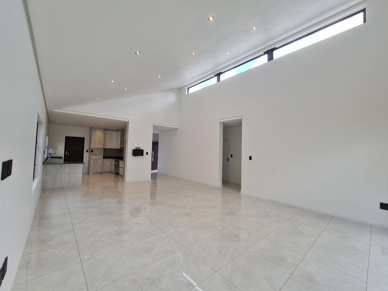 To Let 2 Bedroom Property for Rent in Emmarentia Gauteng
