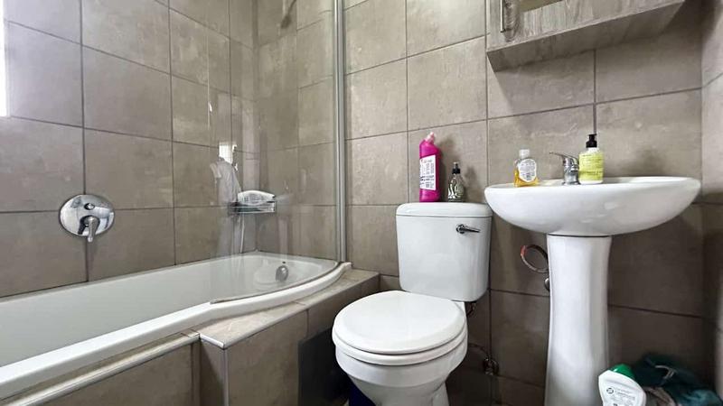 2 Bedroom Property for Sale in Montana Tuine Gauteng