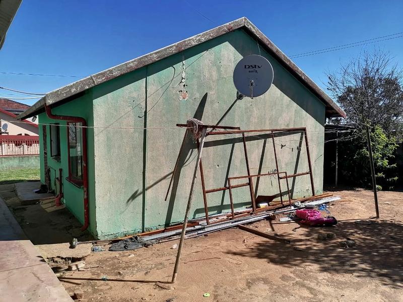 2 Bedroom Property for Sale in Mohlakeng Gauteng
