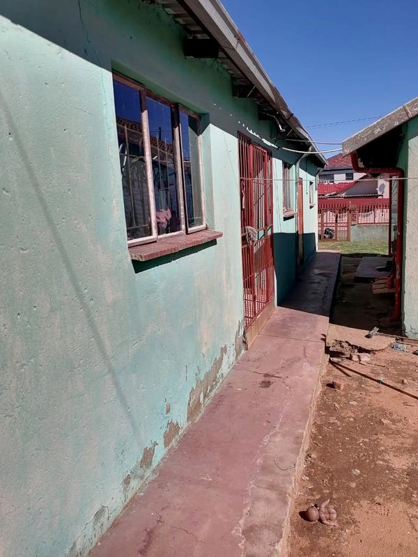 2 Bedroom Property for Sale in Mohlakeng Gauteng