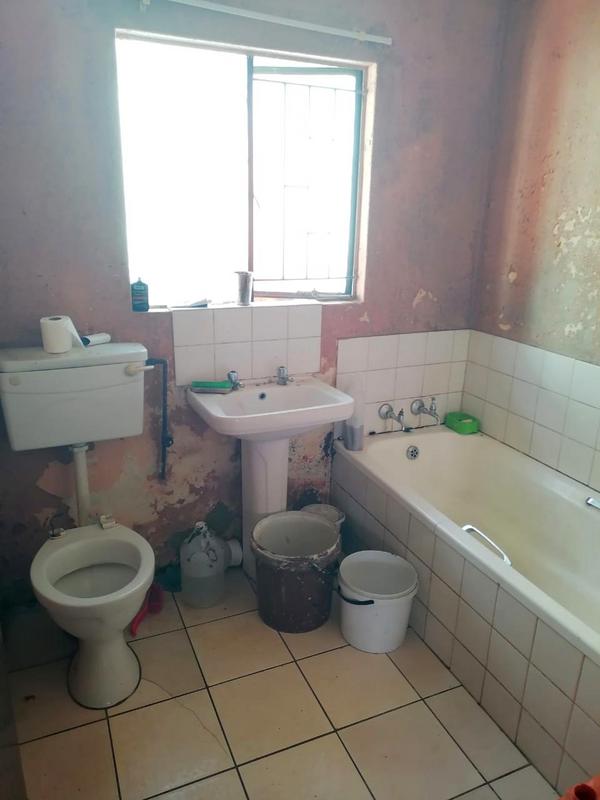 2 Bedroom Property for Sale in Mohlakeng Gauteng