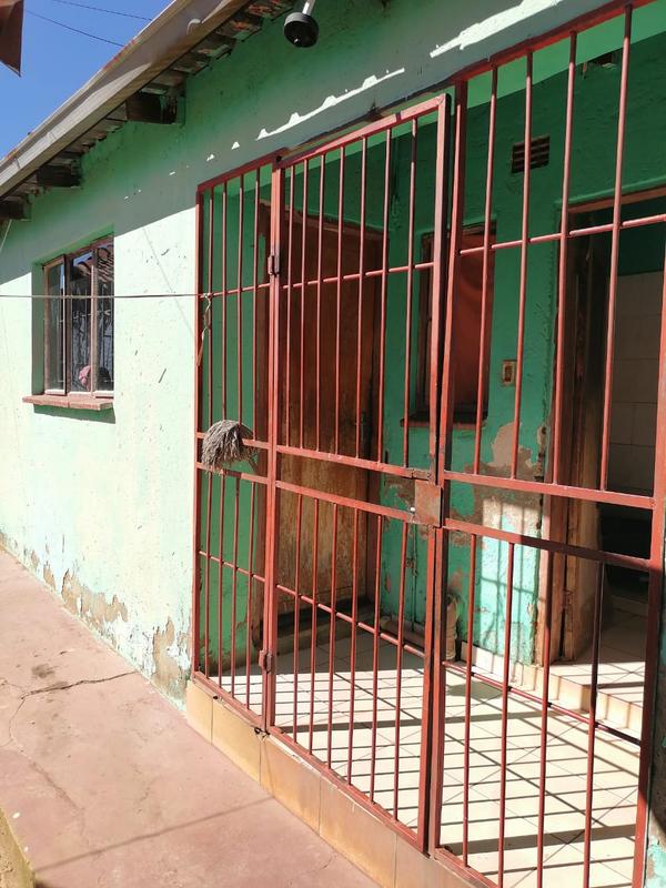 2 Bedroom Property for Sale in Mohlakeng Gauteng