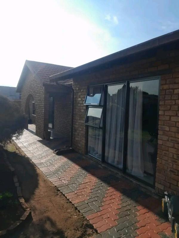 4 Bedroom Property for Sale in Birch Acres Gauteng