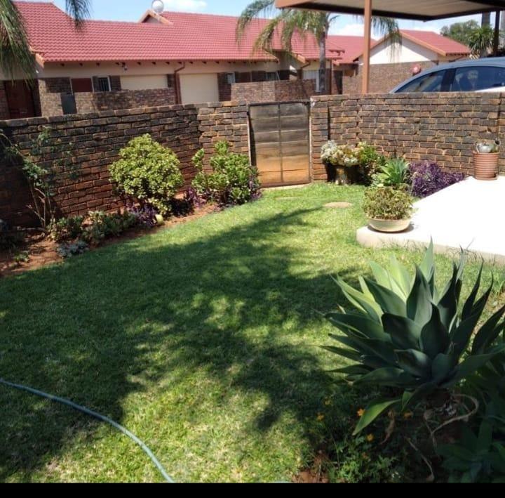 2 Bedroom Property for Sale in The Orchards Gauteng