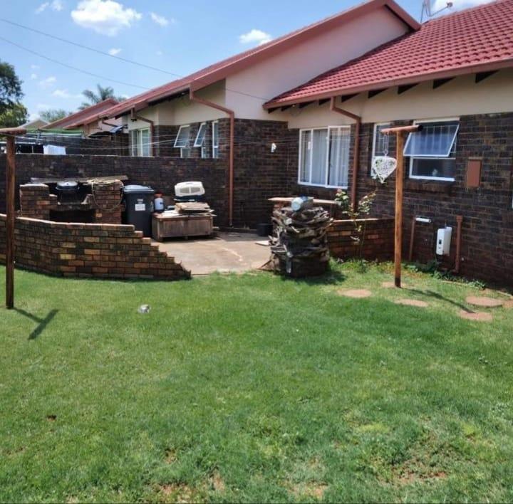 2 Bedroom Property for Sale in The Orchards Gauteng
