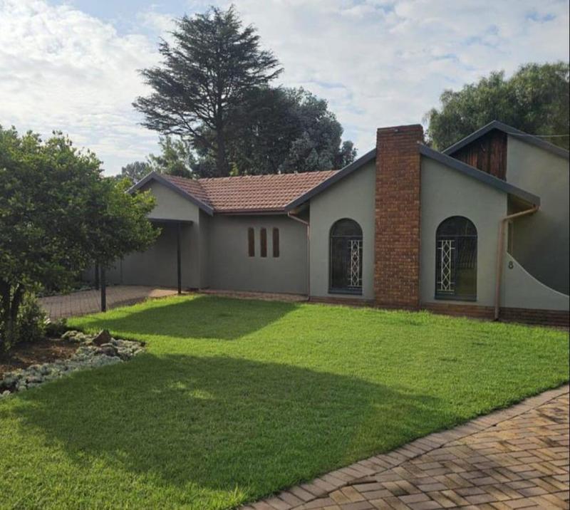 3 Bedroom Property for Sale in Brackendowns Gauteng