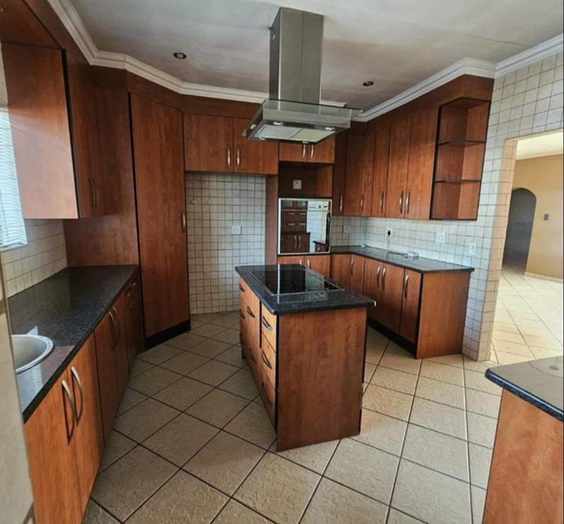 3 Bedroom Property for Sale in Brackendowns Gauteng