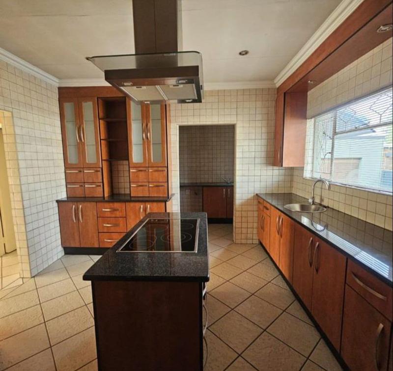 3 Bedroom Property for Sale in Brackendowns Gauteng