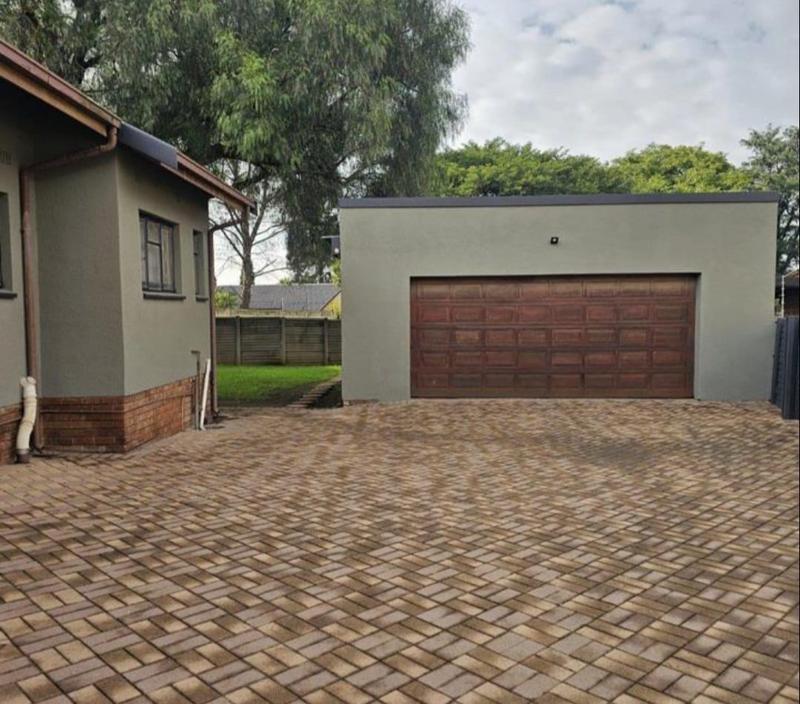 3 Bedroom Property for Sale in Brackendowns Gauteng