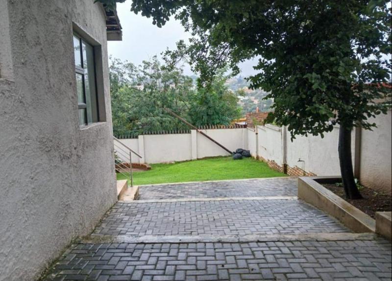 4 Bedroom Property for Sale in Bassonia Gauteng