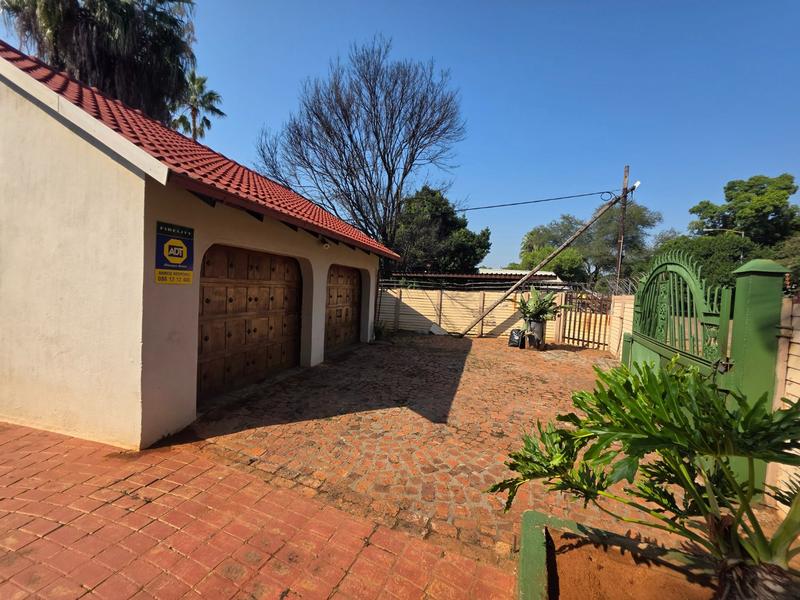 4 Bedroom Property for Sale in Eldorette Gauteng