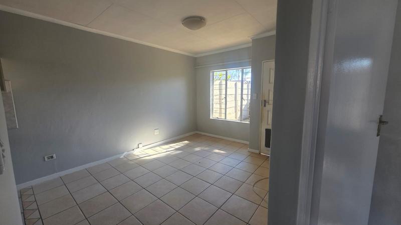 2 Bedroom Property for Sale in Rooihuiskraal North Gauteng