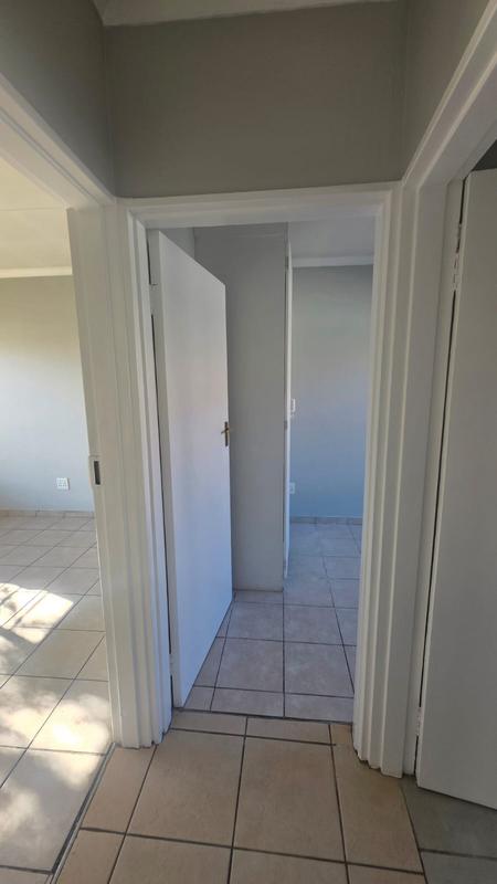 2 Bedroom Property for Sale in Rooihuiskraal North Gauteng