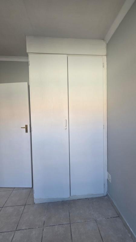 2 Bedroom Property for Sale in Rooihuiskraal North Gauteng