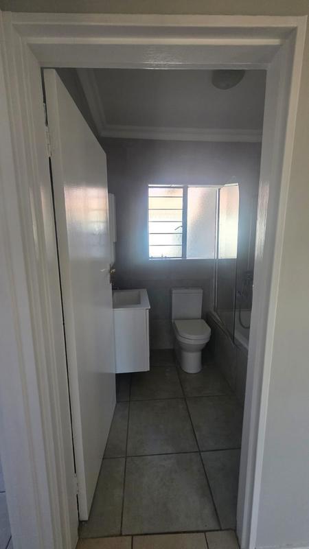 2 Bedroom Property for Sale in Rooihuiskraal North Gauteng
