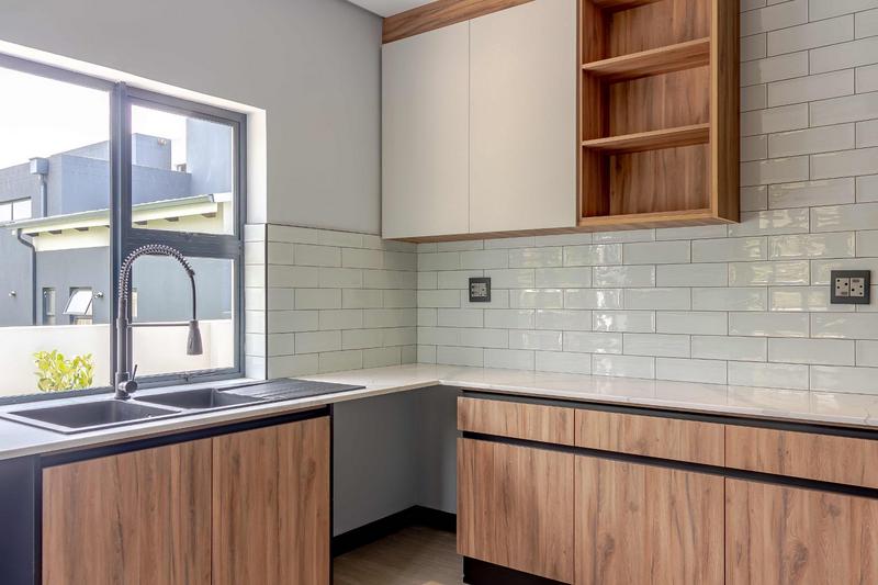 To Let 5 Bedroom Property for Rent in Copperleaf Estate Gauteng