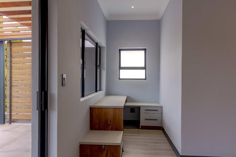 To Let 5 Bedroom Property for Rent in Copperleaf Estate Gauteng
