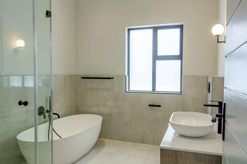 To Let 5 Bedroom Property for Rent in Copperleaf Estate Gauteng