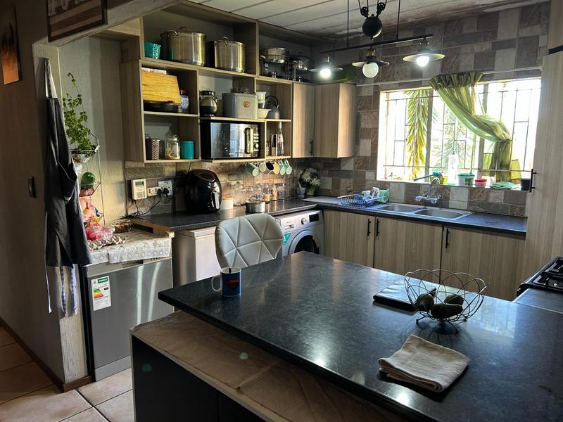 3 Bedroom Property for Sale in Die Hoewes Gauteng