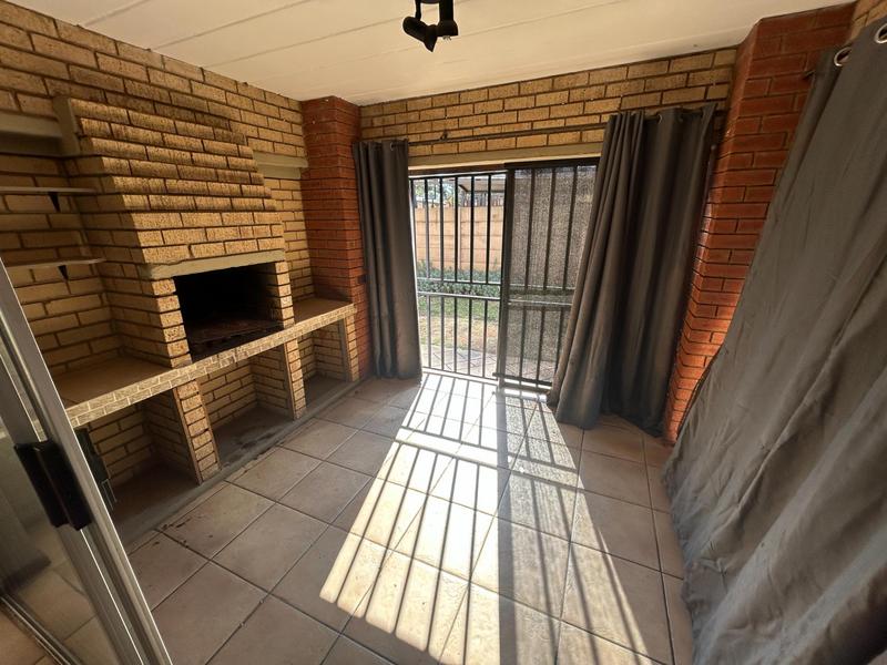 3 Bedroom Property for Sale in Die Hoewes Gauteng