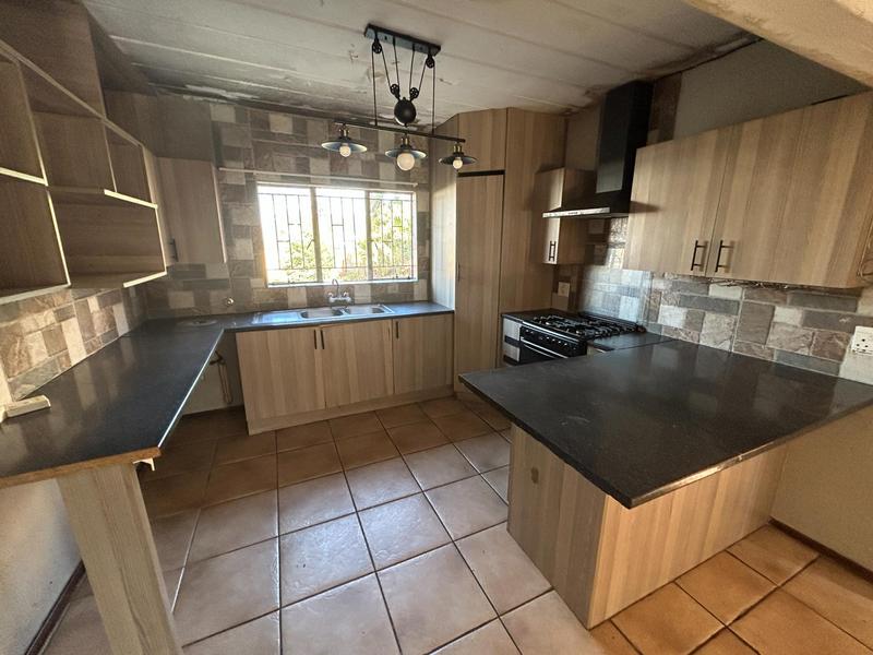 3 Bedroom Property for Sale in Die Hoewes Gauteng