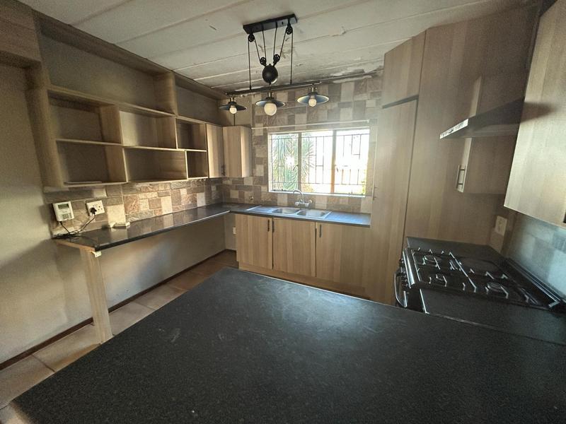 3 Bedroom Property for Sale in Die Hoewes Gauteng