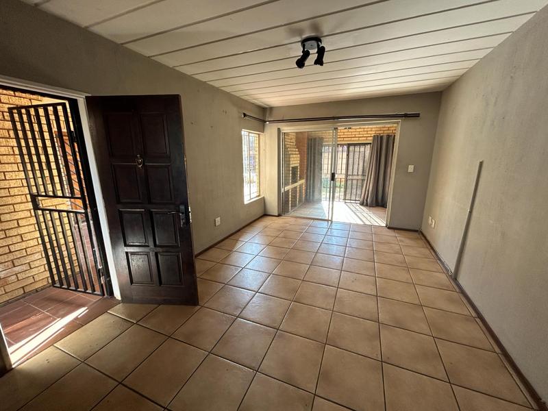 3 Bedroom Property for Sale in Die Hoewes Gauteng