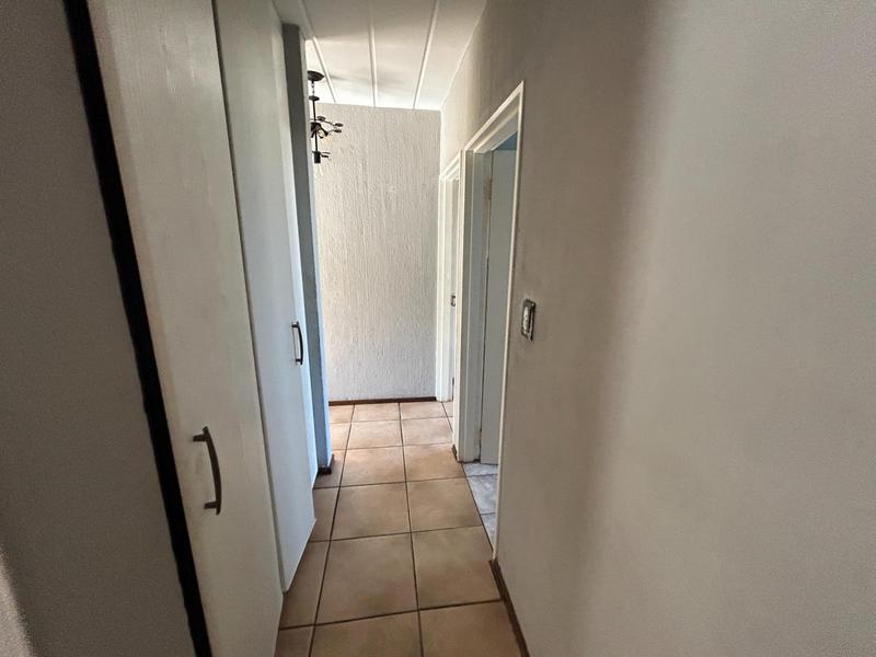 3 Bedroom Property for Sale in Die Hoewes Gauteng