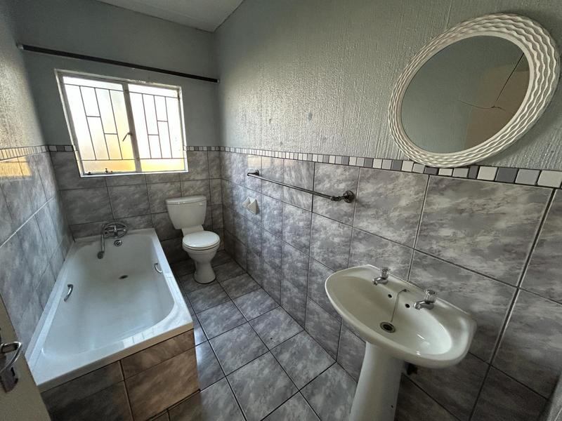 3 Bedroom Property for Sale in Die Hoewes Gauteng