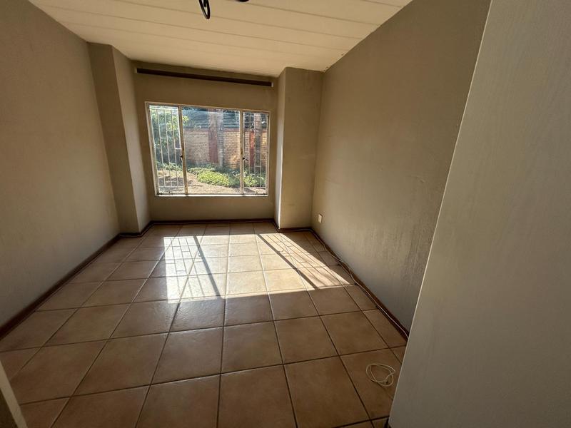 3 Bedroom Property for Sale in Die Hoewes Gauteng
