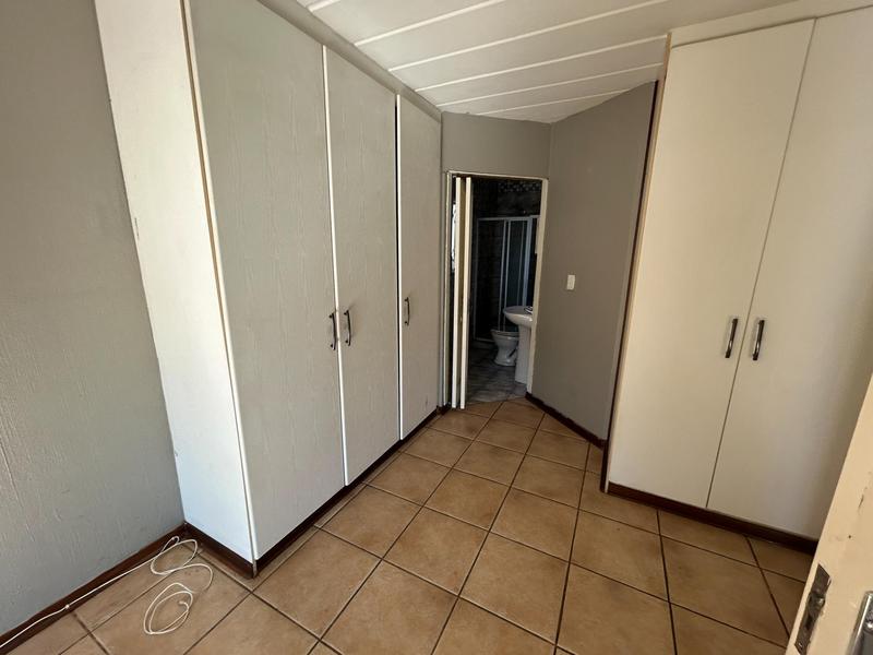 3 Bedroom Property for Sale in Die Hoewes Gauteng