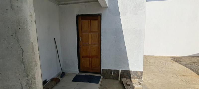 2 Bedroom Property for Sale in Zola Gauteng